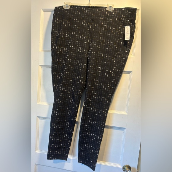 Old navy stretch work pants NWT XV Black and white pattern - Picture 1 of 2